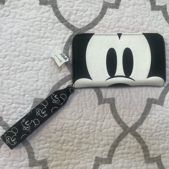 NWT Disney Mickey Mouse BioWorld Tech Pocket Wristlet/Wallet - Picture 1 of 16